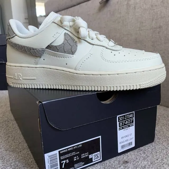 Nike WMNS Air Force 1 LXX Sea Glass Light Army